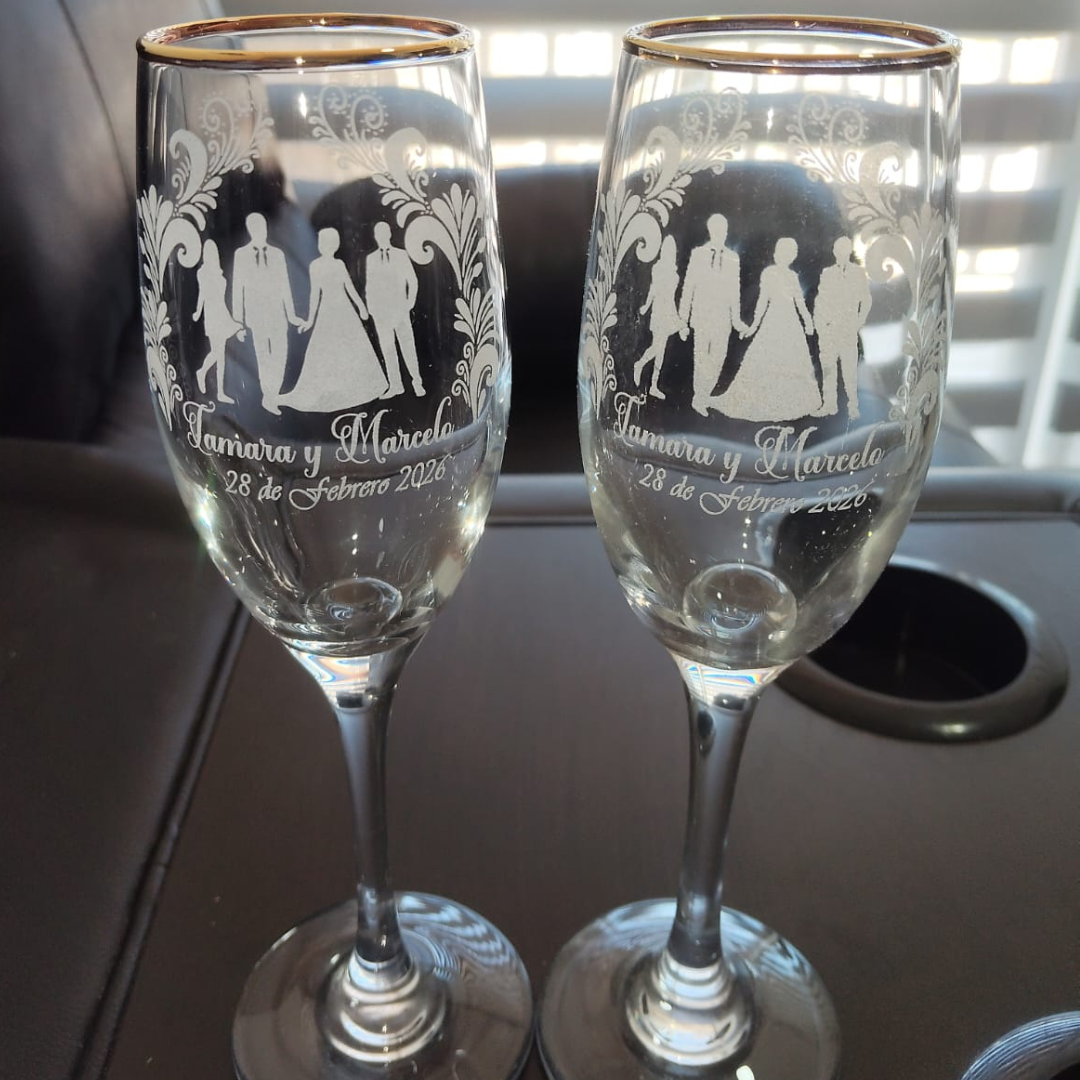 2 Copas de novios de borde dorado con grabado personalizado